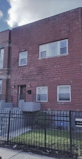 3037 W Warren Blvd., Chicago, IL 60612