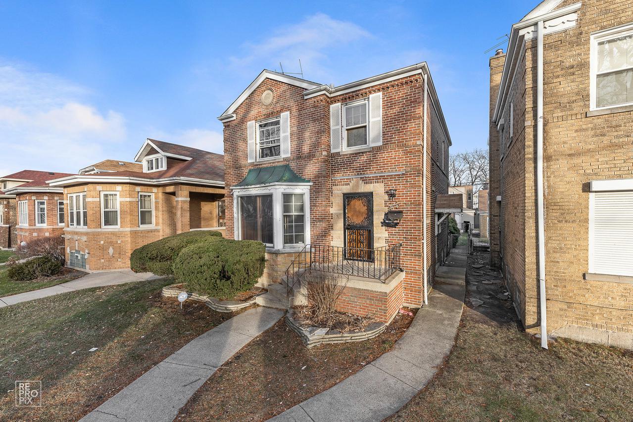 8055 S Crandon Ave., Chicago, IL 60617
