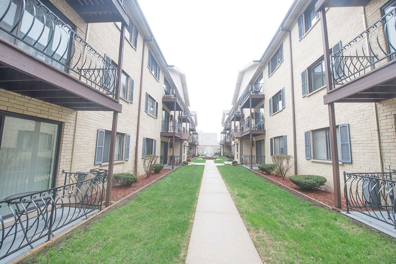 7224 W Wrightwood Ave. #302, Elmwood Park, IL 60707