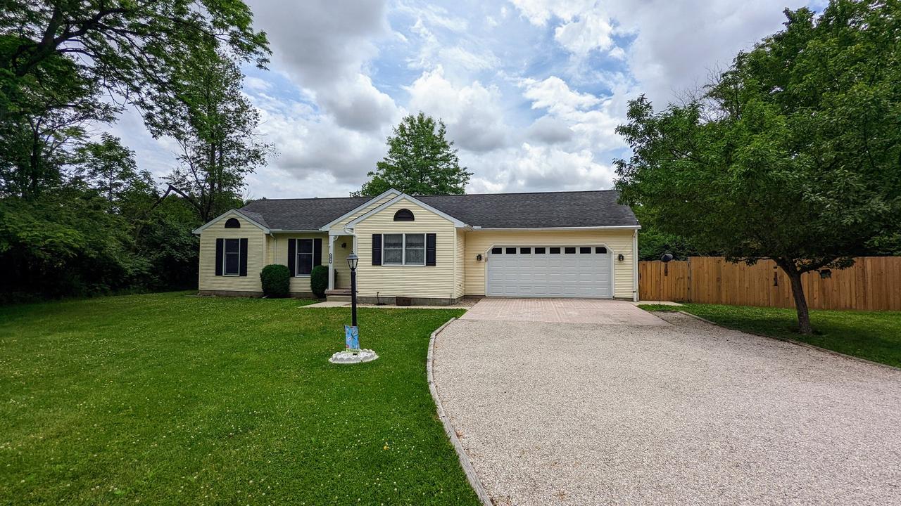 1477 Timber Ln., Camargo, IL 61919