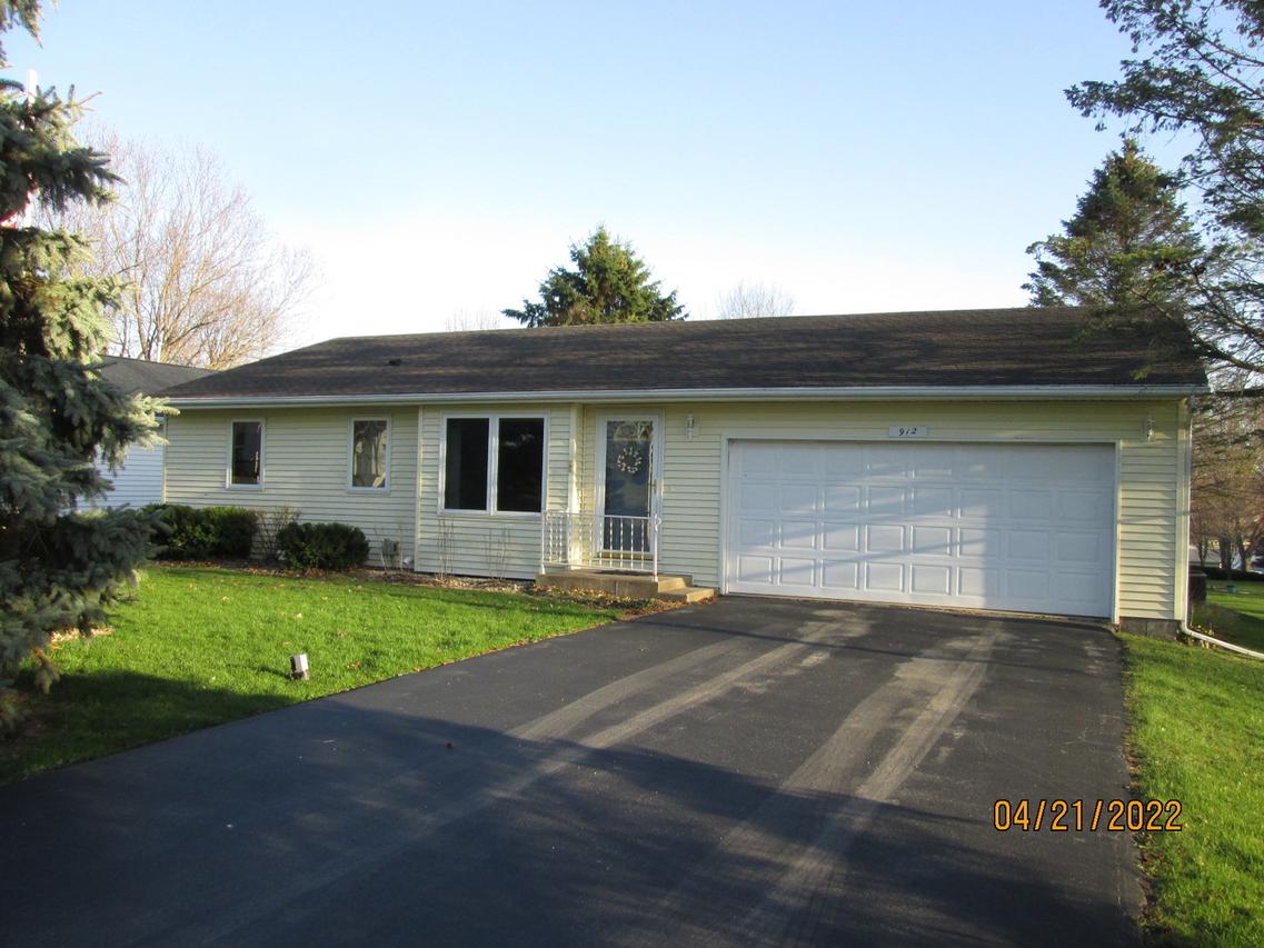 912 Lake Summerset Rd., Davis, IL 61019