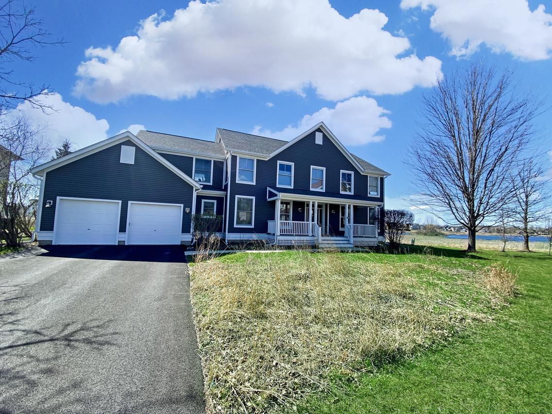 1402 Sunflower Ct., Grayslake, IL 60030