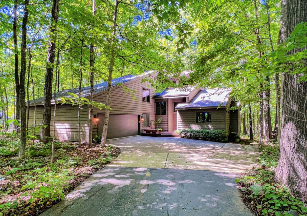 1415 Raintree Woods Dr., Urbana, IL 61802