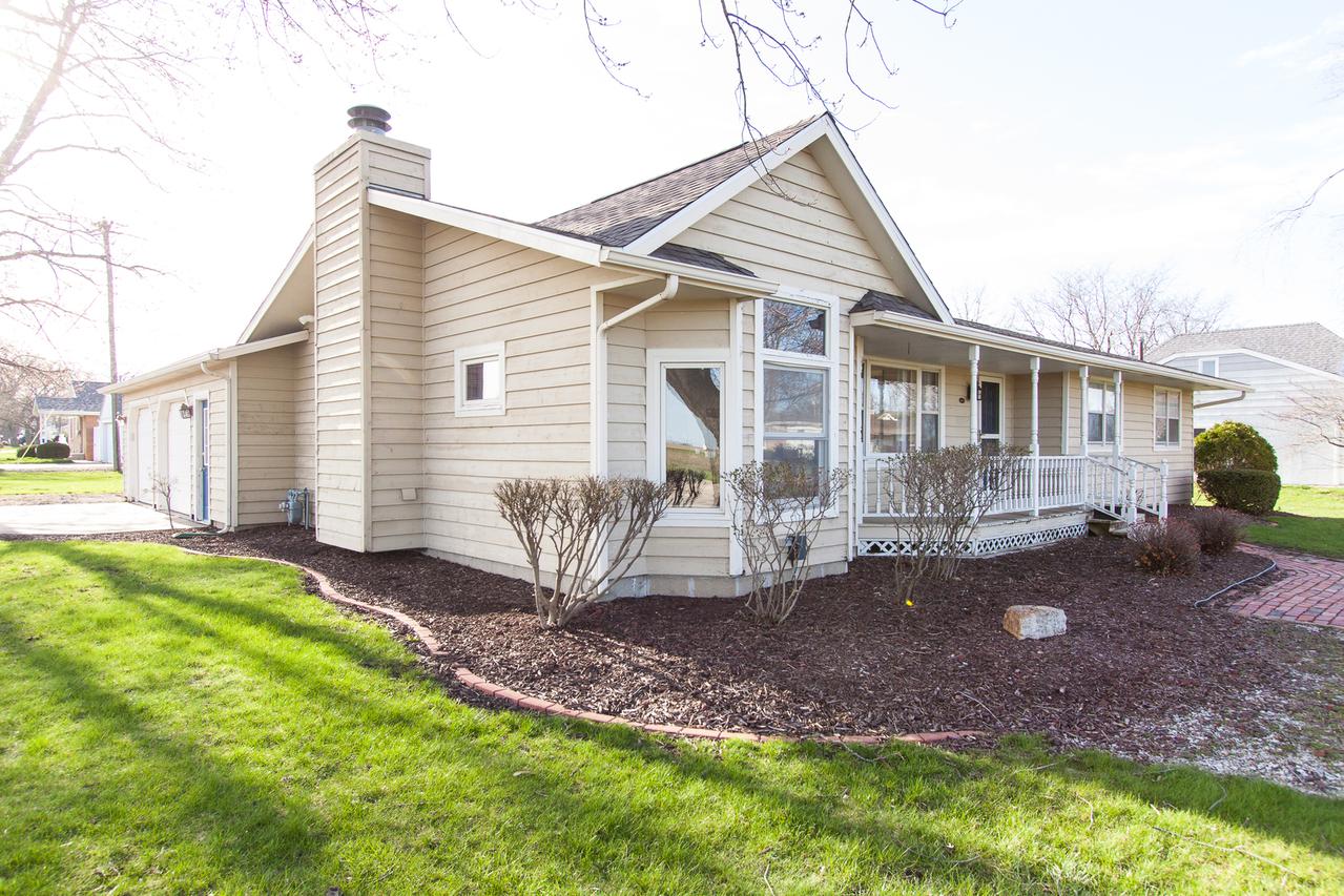 308 8th Ave., Chenoa, IL 61726