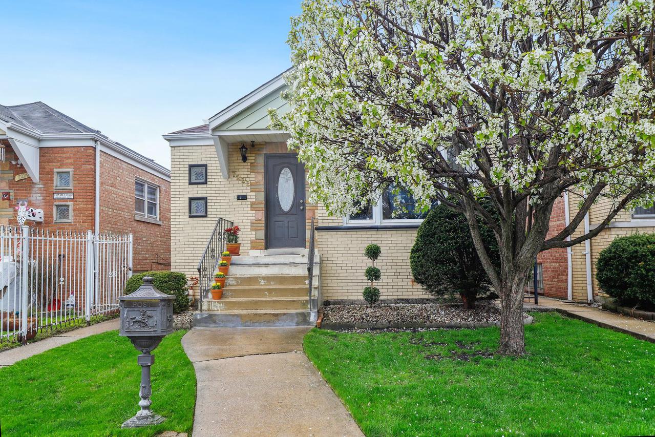 7233 S Lawndale Ave., Chicago, IL 60629