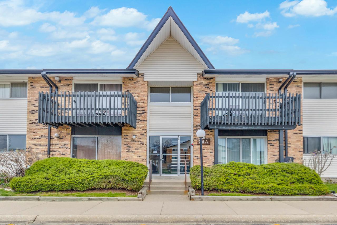 24A Kingery Quarter #201, Willowbrook, IL 60527