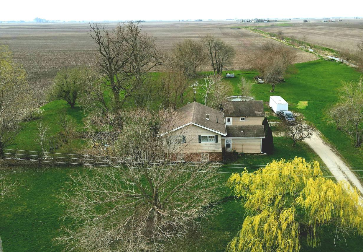 6684 E 2000 North Rd., Graymont, IL 61743