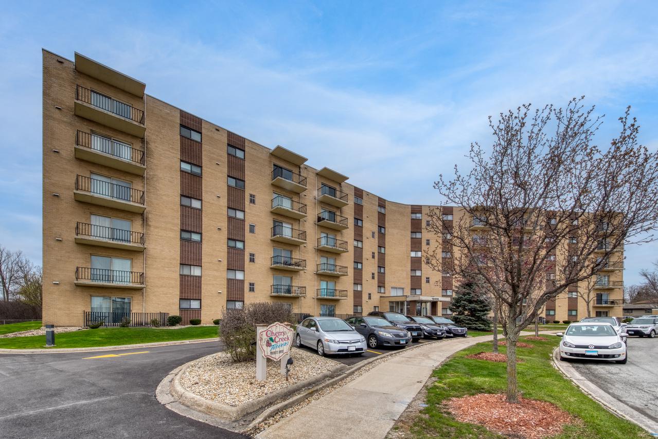18400 Cherry Creek Dr. #607, Homewood, IL 60430