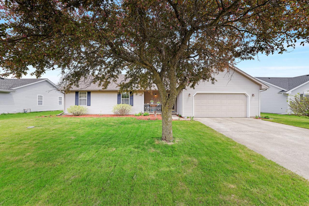 608 Laurel Dr., St. Joseph, IL 61873