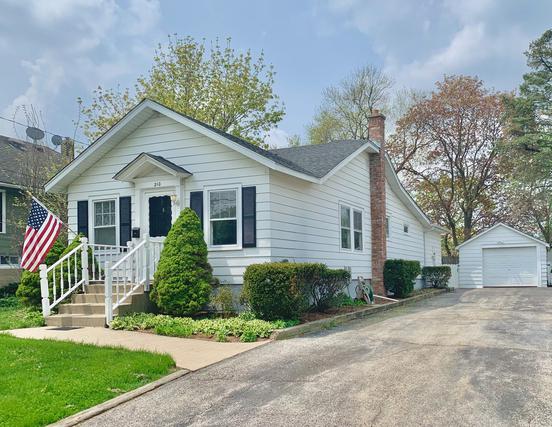 210 N Hager Ave., Barrington, IL 60010