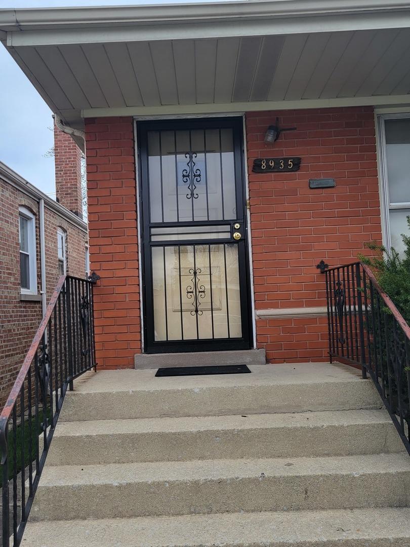 8935 S Oglesby Ave., Chicago, IL 60617