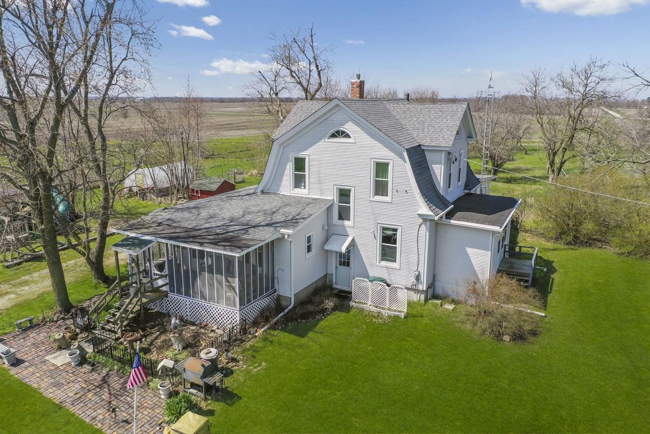 14254 E 3000 North Rd., Blackstone, IL 61313