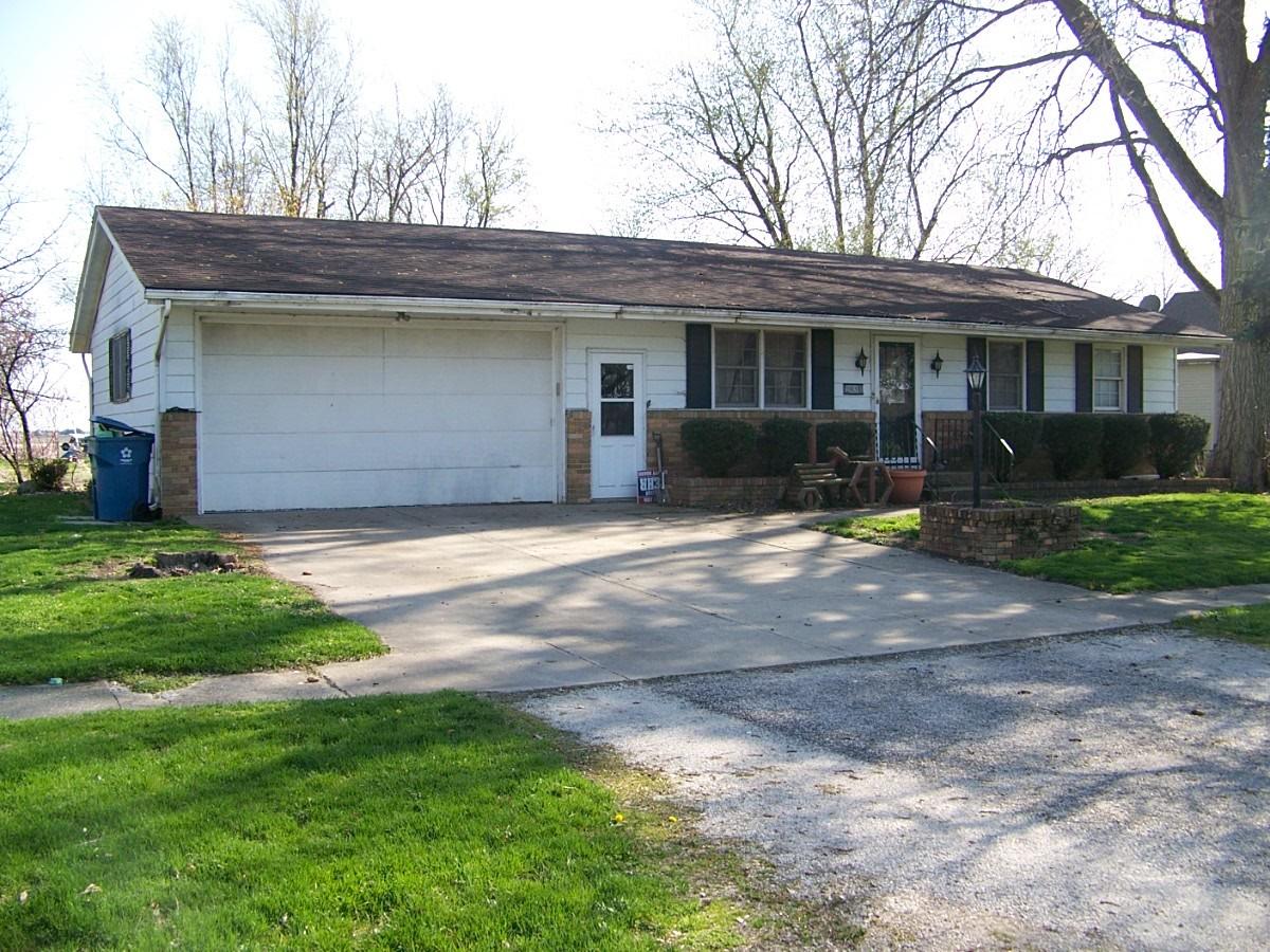 203 W Walter St., Strawn, IL 61775