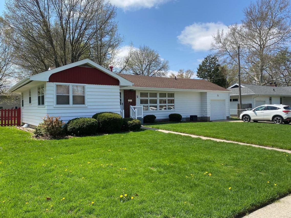 5 Matteson Dr., Villa Grove, IL 61956