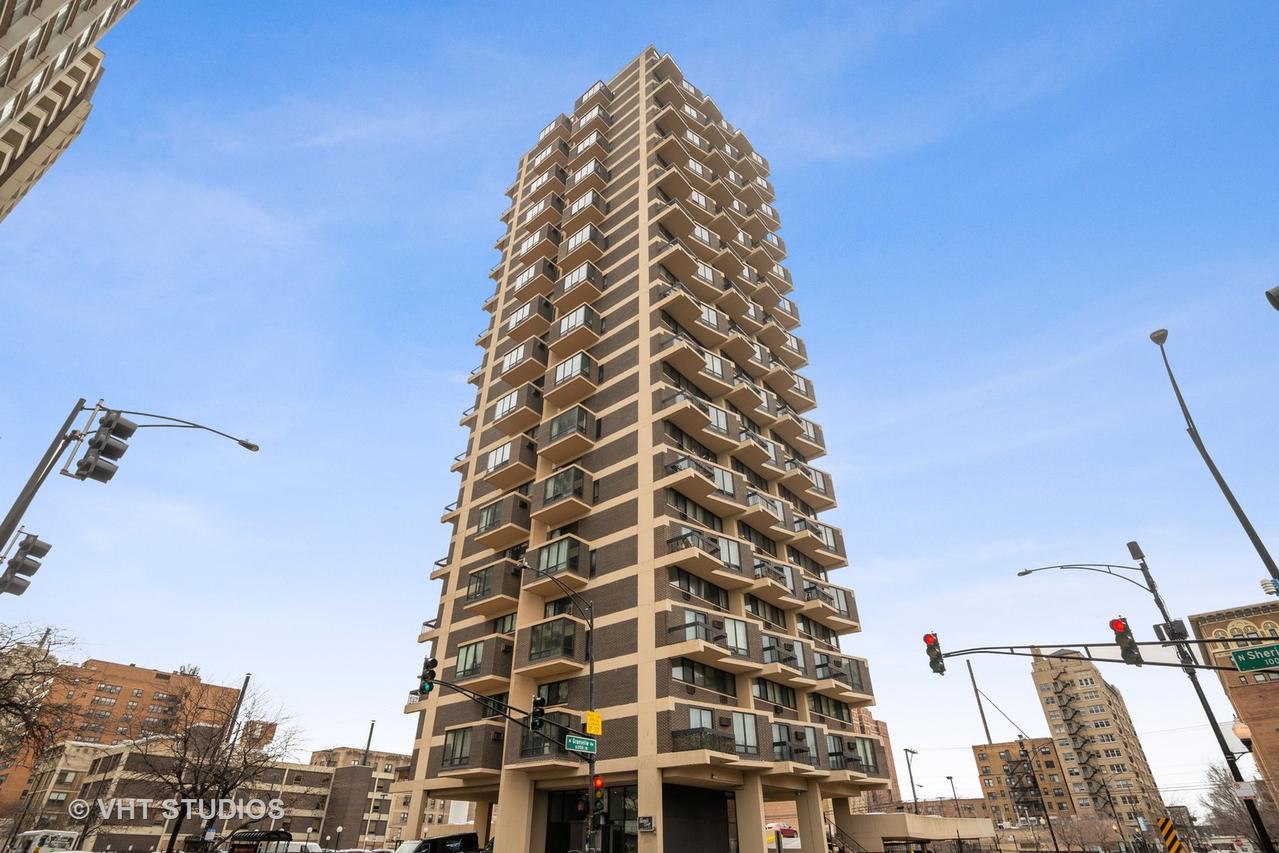 6166 N Sheridan Rd. #16L, Chicago, IL 60660