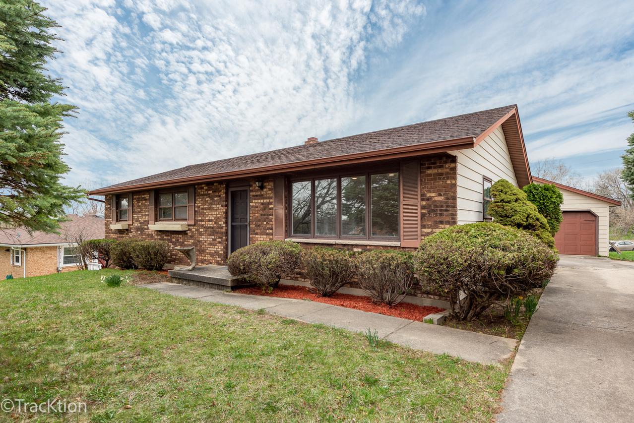 106 Indian Ln., Carpentersville, IL 60110