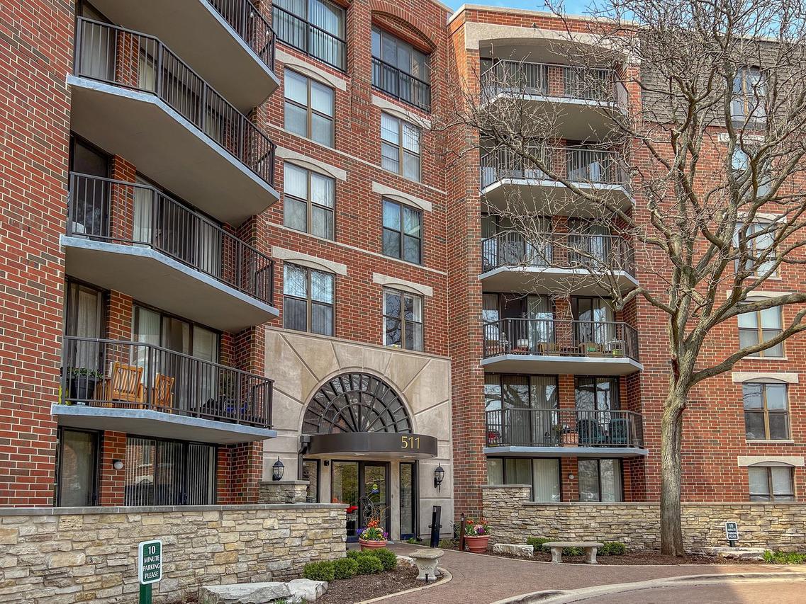 511 Aurora Ave. #318, Naperville, IL 60540
