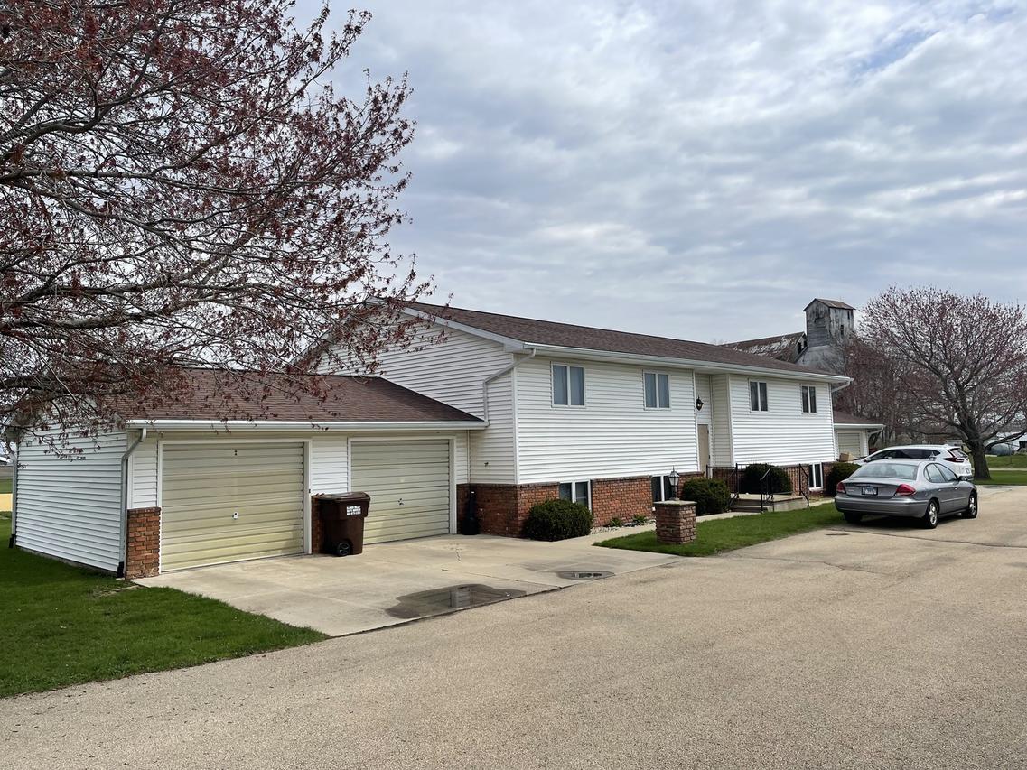 215 N Main St., Manlius, IL 61338