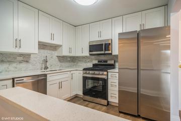 245 S Park Ln. #310, Palatine, IL 60074