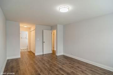 245 S Park Ln. #310, Palatine, IL 60074