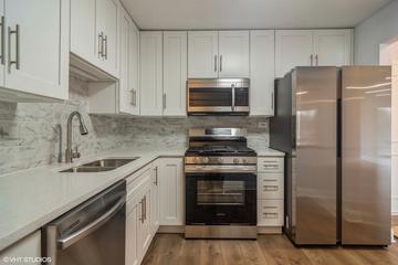 245 S Park Ln. #310, Palatine, IL 60074