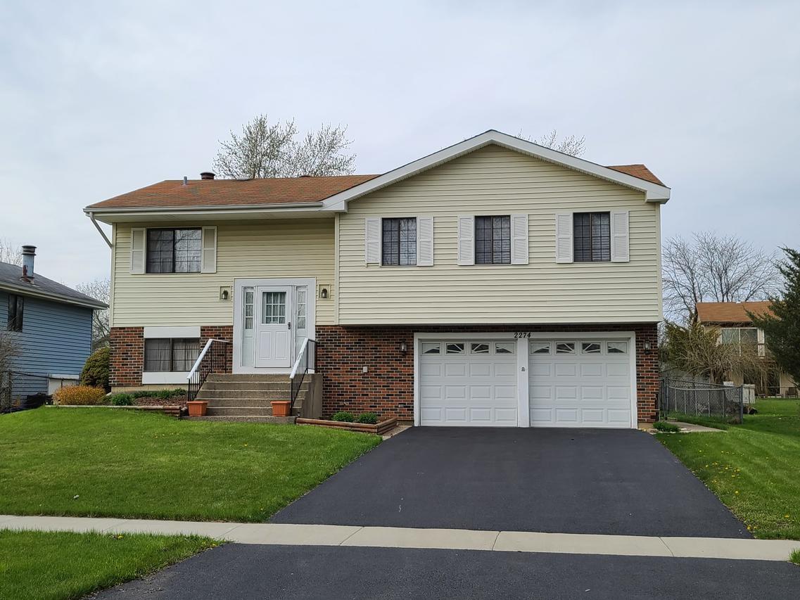 2274 Driftwood Ln., Hanover Park, IL 60133