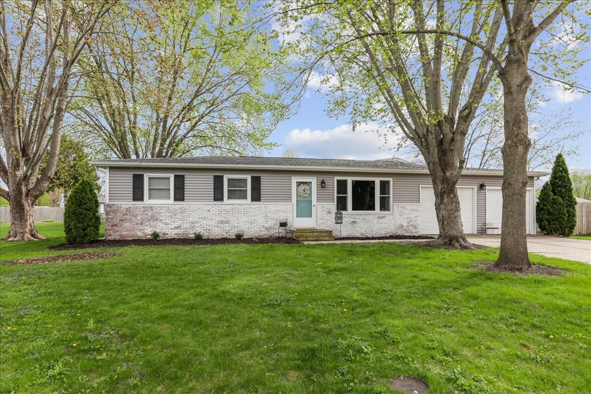 405 Park Cir., St. Joseph, IL 61873