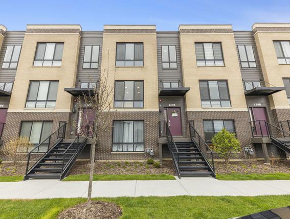 1294 Catalina Ct., Schaumburg, IL 60173