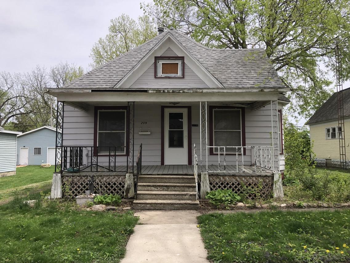 209 S Richman St., Villa Grove, IL 61956