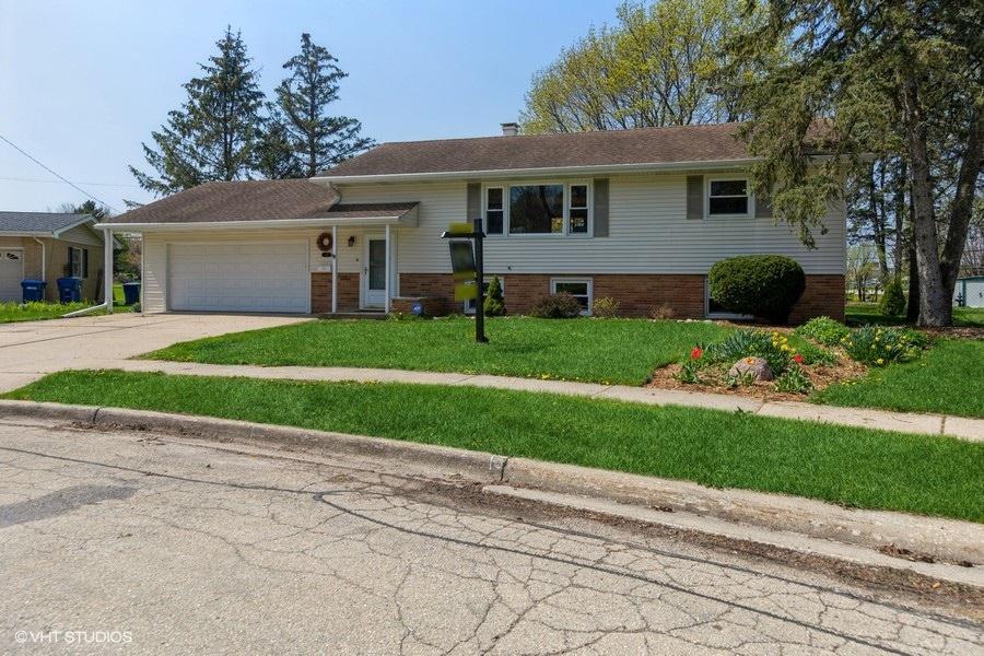 802 Sunnymeade Tr., Dekalb, IL 60115