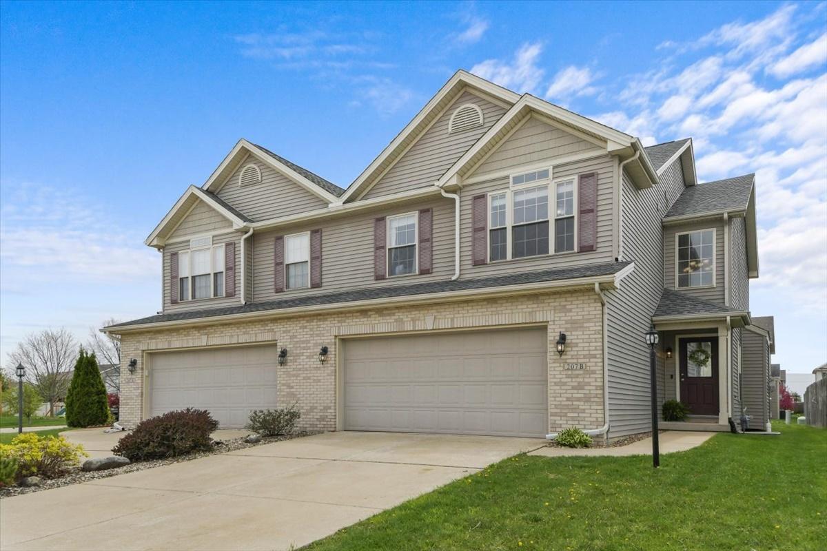 207B Dropseed Dr., Savoy, IL 61874