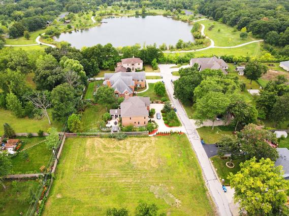 701 E Hickory Ave., Addison, IL 60101