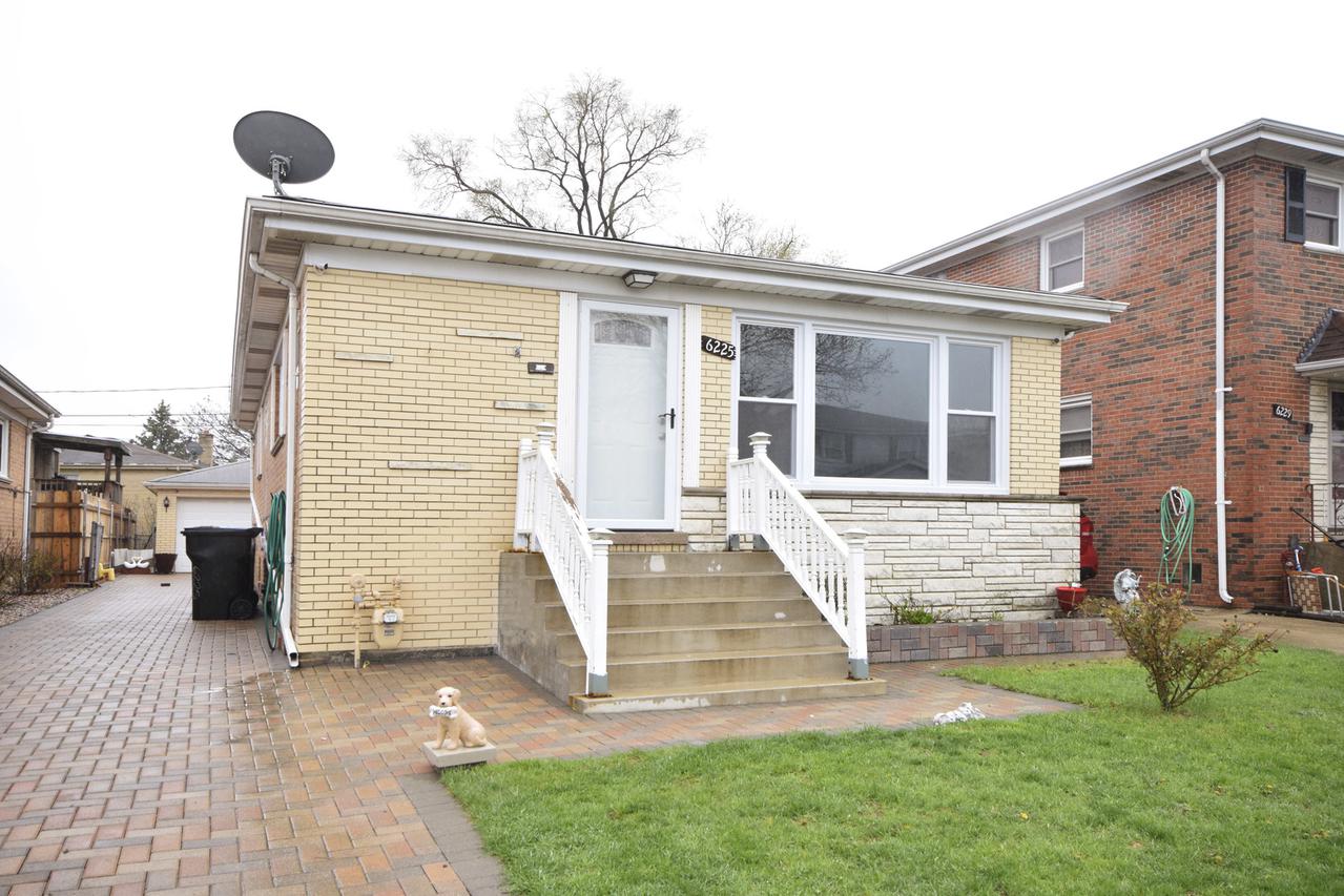 6225 W Belle Plaine Ave., Chicago, IL 60634