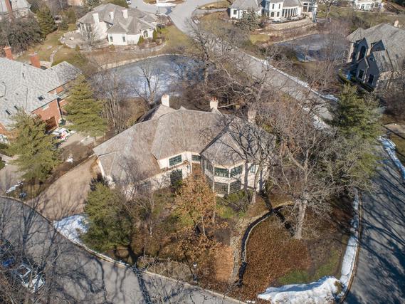 207 Ambriance Dr., Burr Ridge, IL 60527