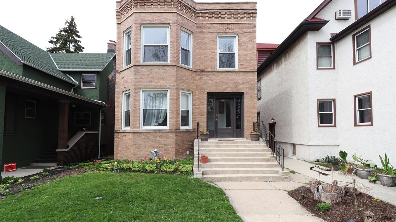 2084 W Lunt Ave., Chicago, IL 60645