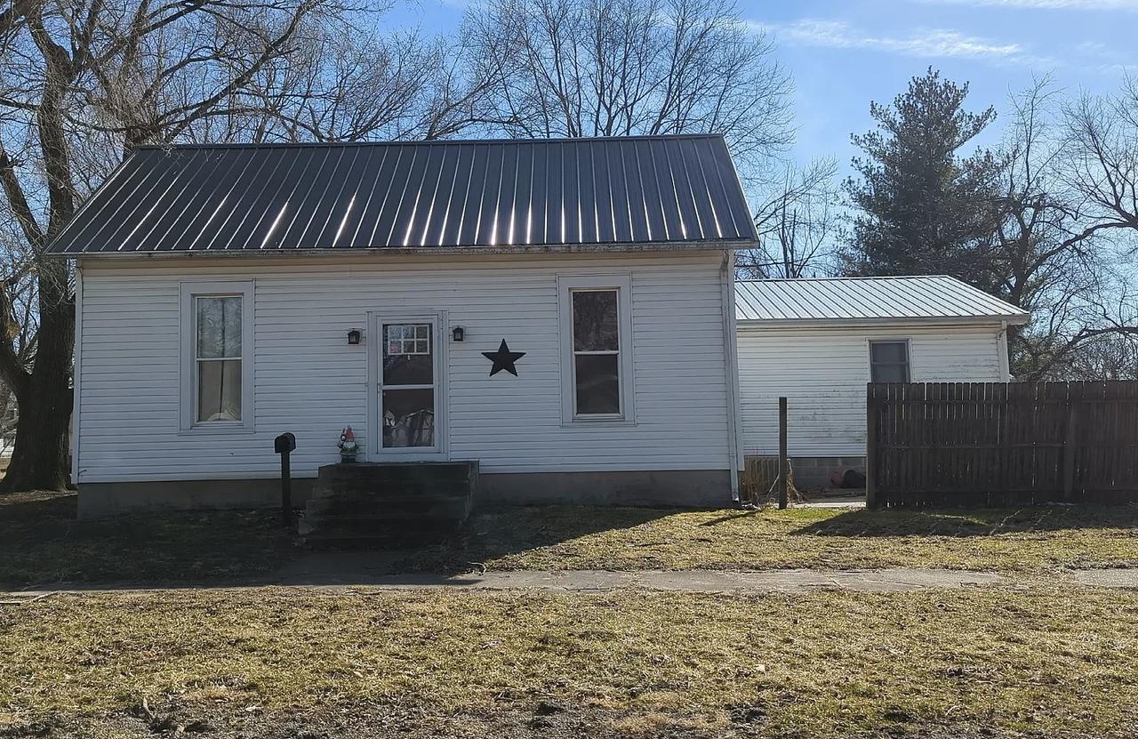 219 W Madison St., Arcola, IL 61910