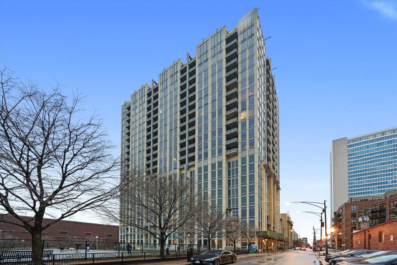 700 N Larrabee St. #1915, Chicago, IL 60654
