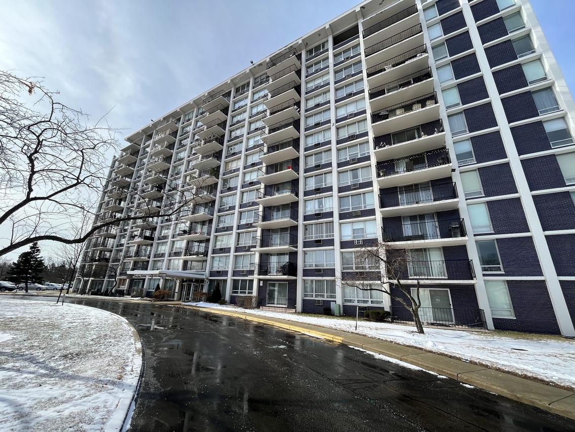 8801 W Golf Rd. #2I, Niles, IL 60714