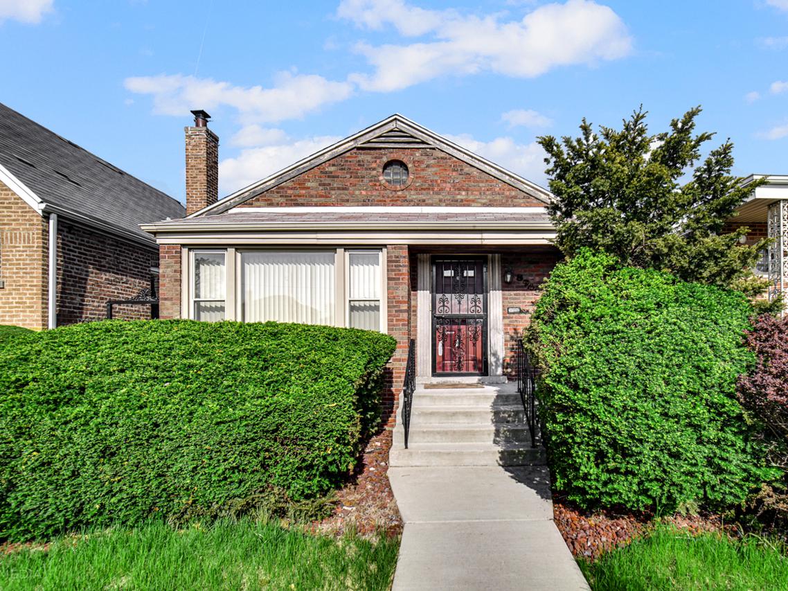 8941 S Luella Ave., Chicago, IL 60617