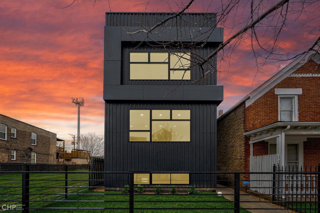 2527 W Warren Blvd., Chicago, IL 60622