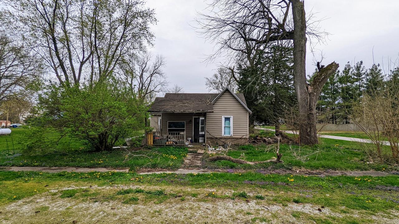 300 Main St., Foosland, IL 61845