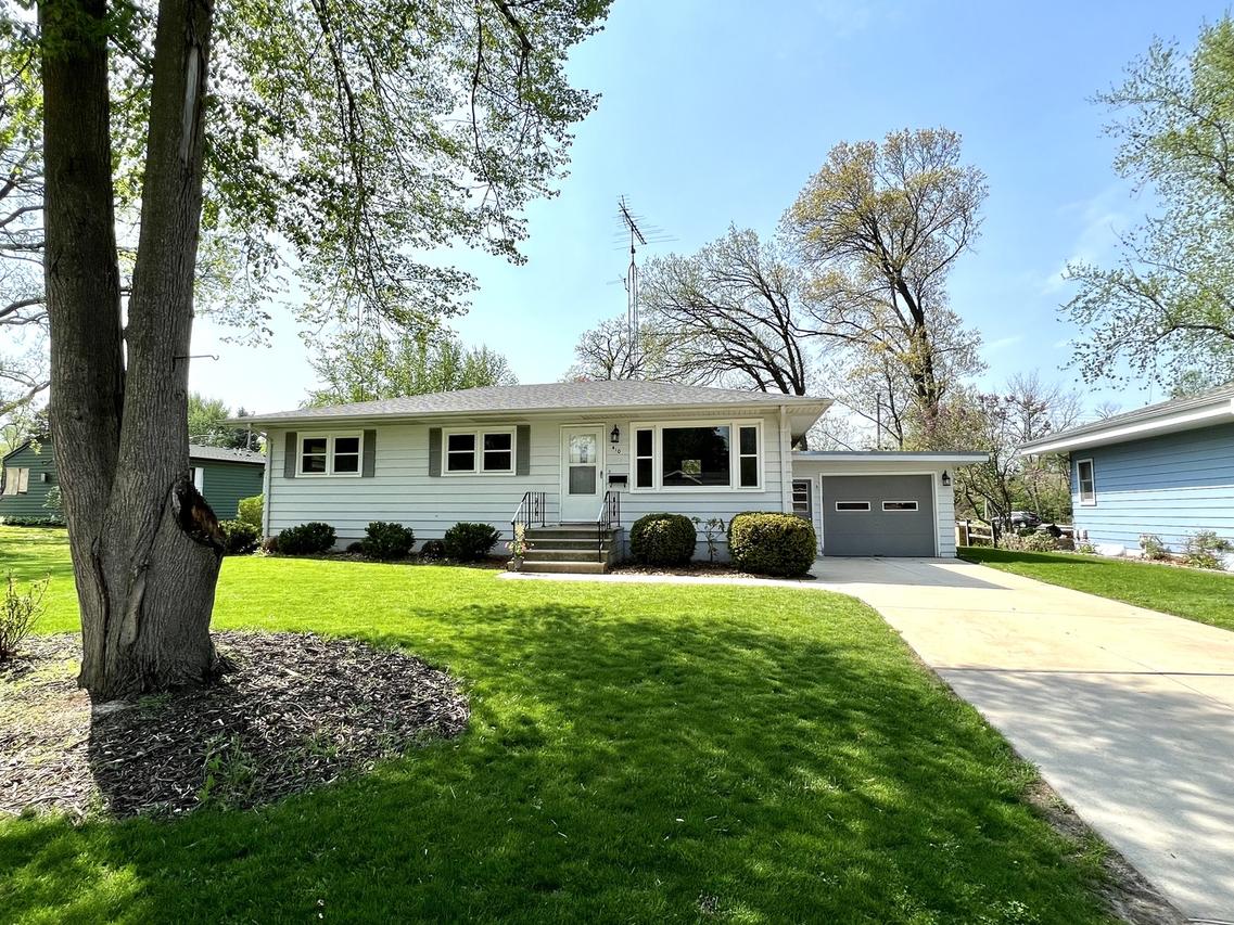 410 Holly Ct., Genoa, IL 60135