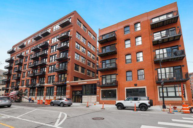 226 N Clinton St. #225, Chicago, IL 60661