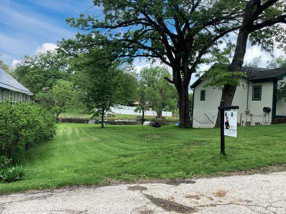 18 S York St., Fox Lake, IL 60020