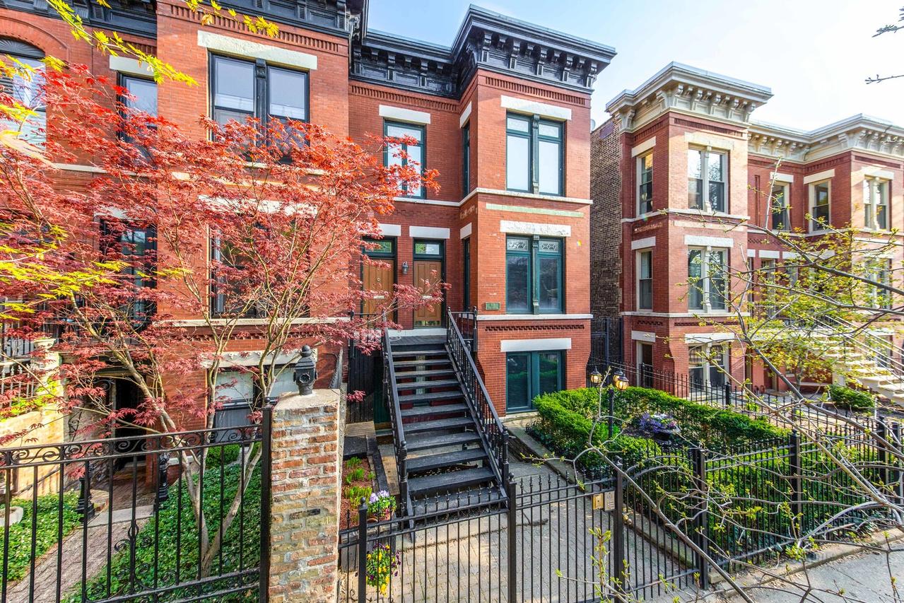 915 W Webster Ave., Chicago, IL 60614