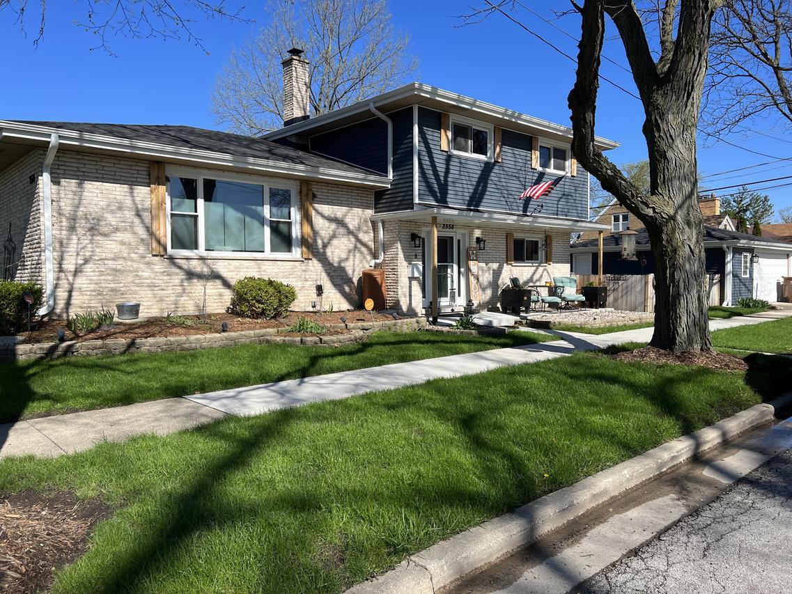 2558 S 5th Ave., North Riverside, IL 60546