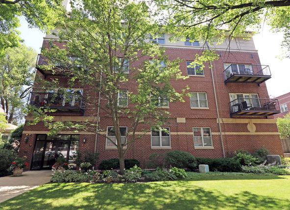 1319 Chicago Ave. #305, Evanston, IL 60201