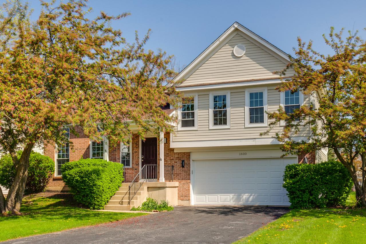 1600 Brompton Ct., Crystal Lake, IL 60014