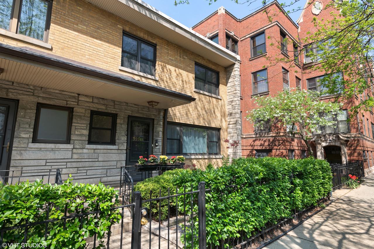 3554A N Pine Grove Ave., Chicago, IL 60657