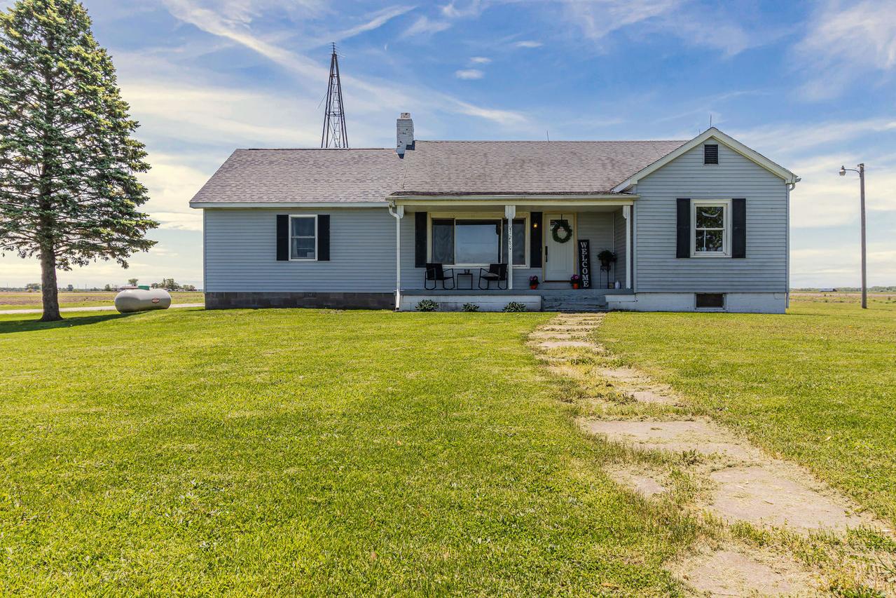 7280 E 1800 North Rd., Oakwood, IL 61858